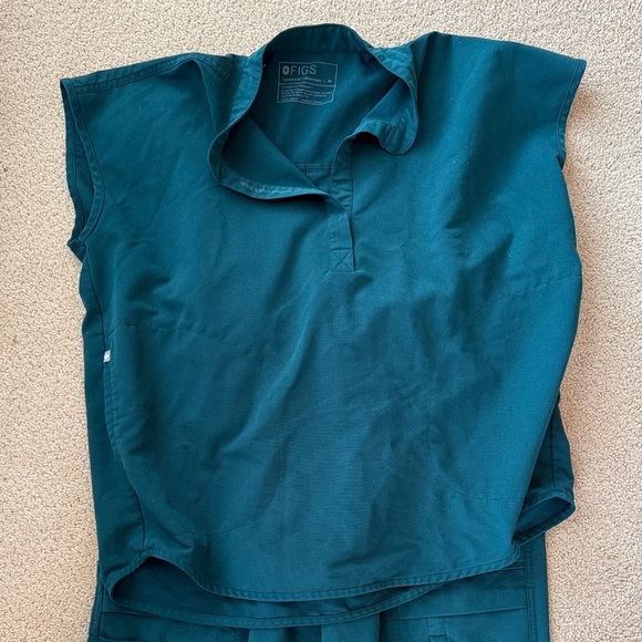 Figs Dark Green Scrub Set with Pockets - Picture 3 of 5